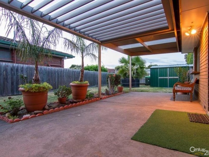 17 Lucas Crescent, Seaford VIC 3198