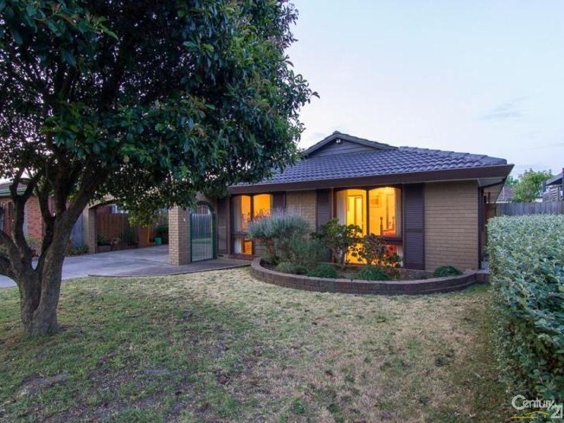 17 Lucas Crescent, Seaford VIC 3198