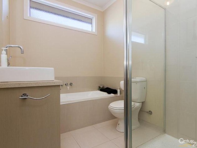 2/57 Rosslyn Avenue, Seaford VIC 3198