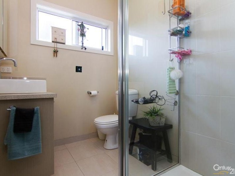 2/57 Rosslyn Avenue, Seaford VIC 3198