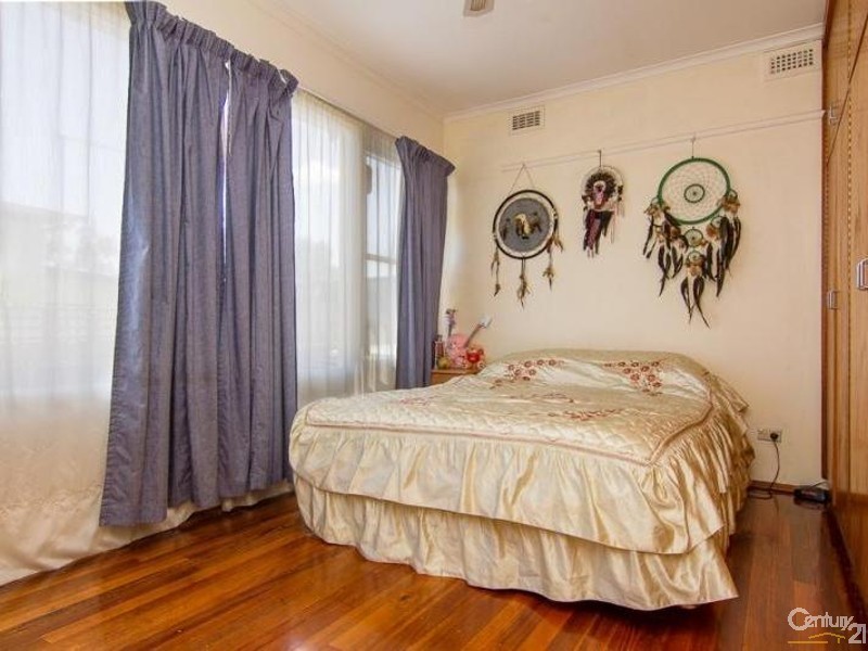 13 Forest Drive, Frankston North VIC 3200