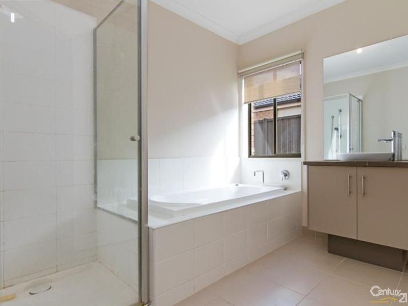 3 Datura Avenue, Cranbourne North VIC 3977