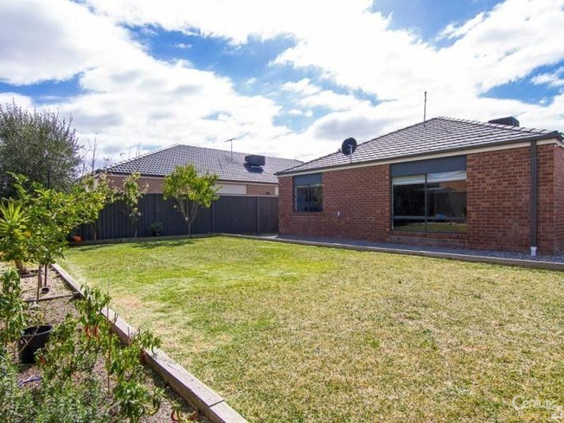 3 Datura Avenue, Cranbourne North VIC 3977