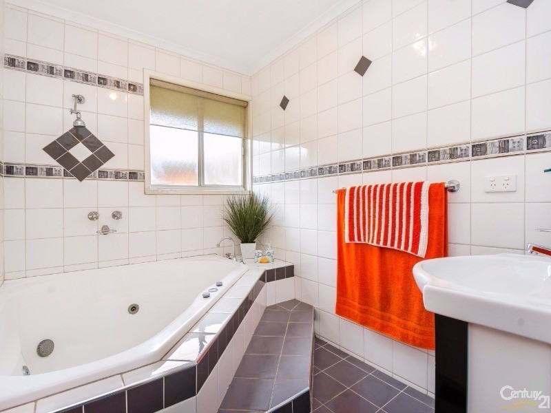 9 Carmel Court, Frankston VIC 3199