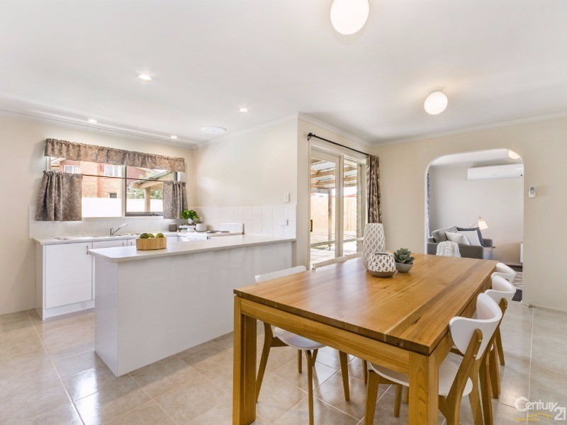 18 Sandfield Drive, Carrum Downs VIC 3201