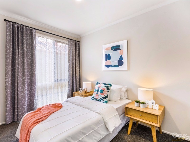 18 Sandfield Drive, Carrum Downs VIC 3201