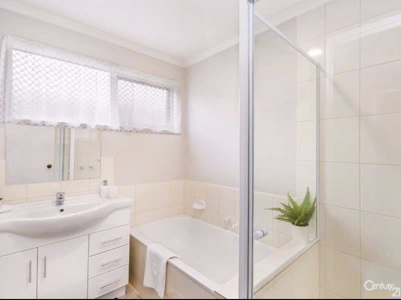 18 Sandfield Drive, Carrum Downs VIC 3201