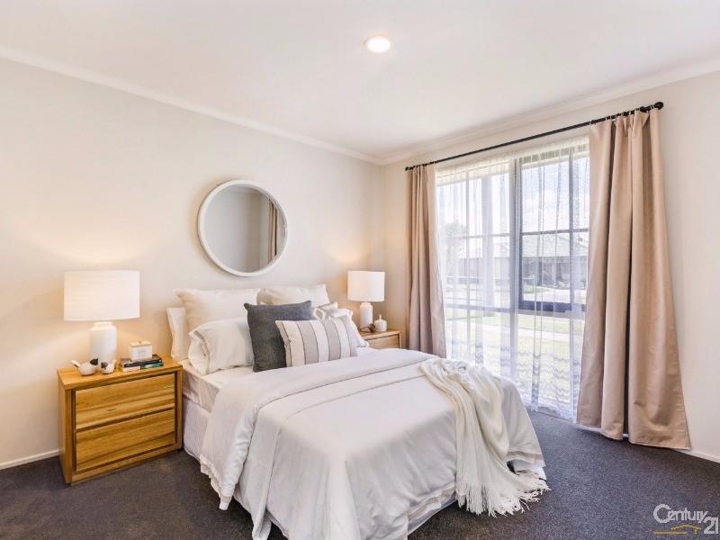 18 Sandfield Drive, Carrum Downs VIC 3201