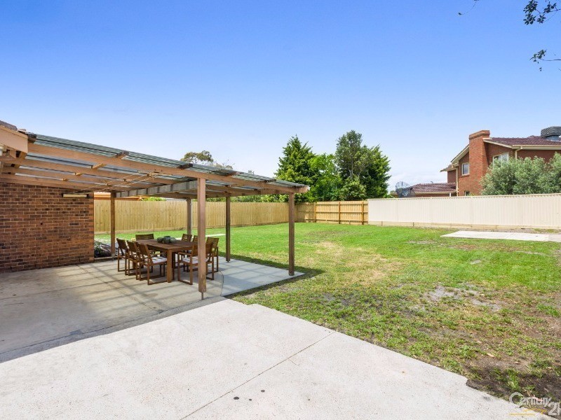 18 Sandfield Drive, Carrum Downs VIC 3201