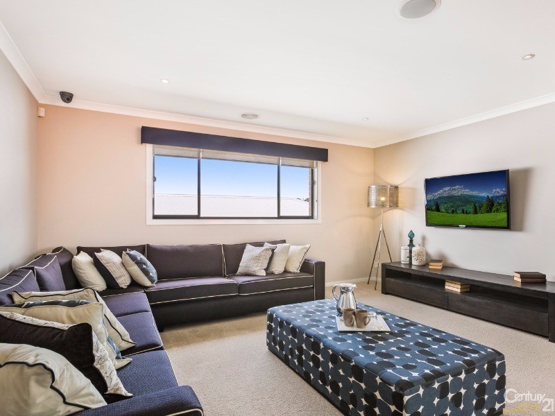 11 Red Maple Drive, Cranbourne West VIC 3977