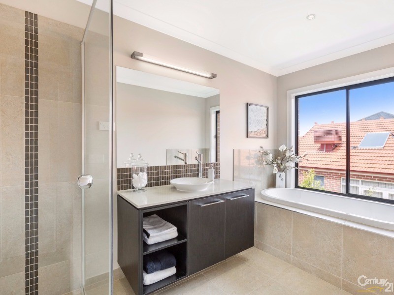 11 Red Maple Drive, Cranbourne West VIC 3977