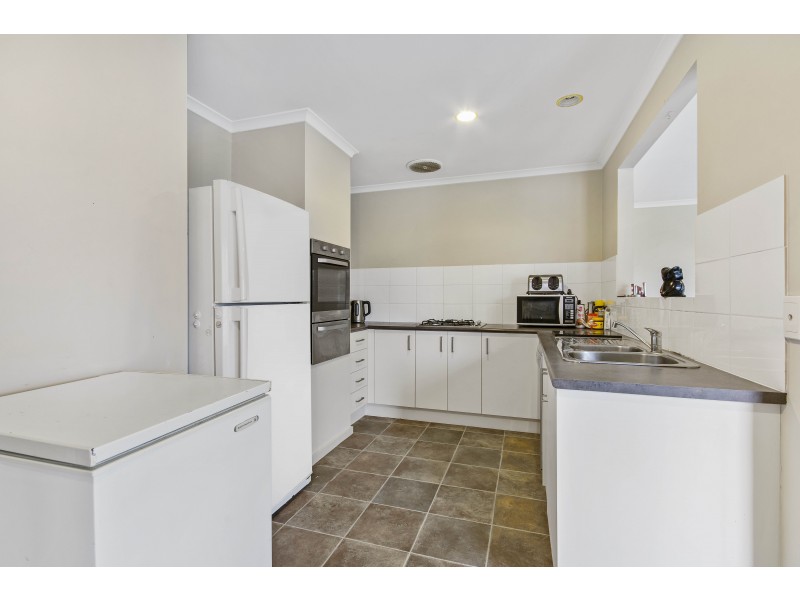 1 Saltbush Glade, Frankston VIC 3199