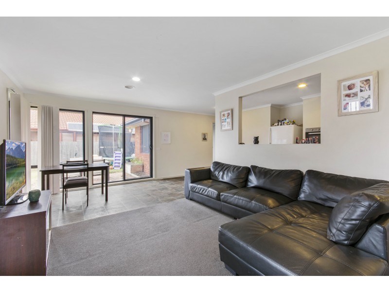 1 Saltbush Glade, Frankston VIC 3199