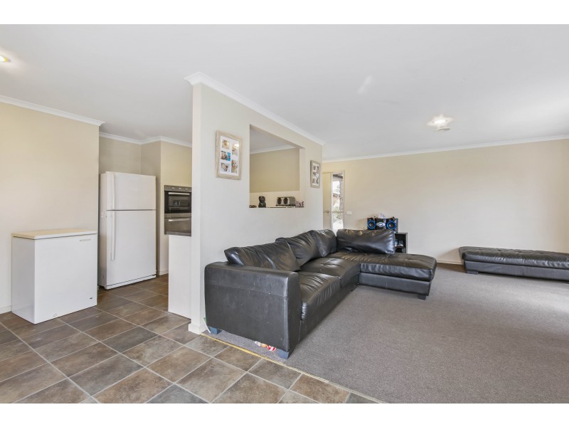 1 Saltbush Glade, Frankston VIC 3199