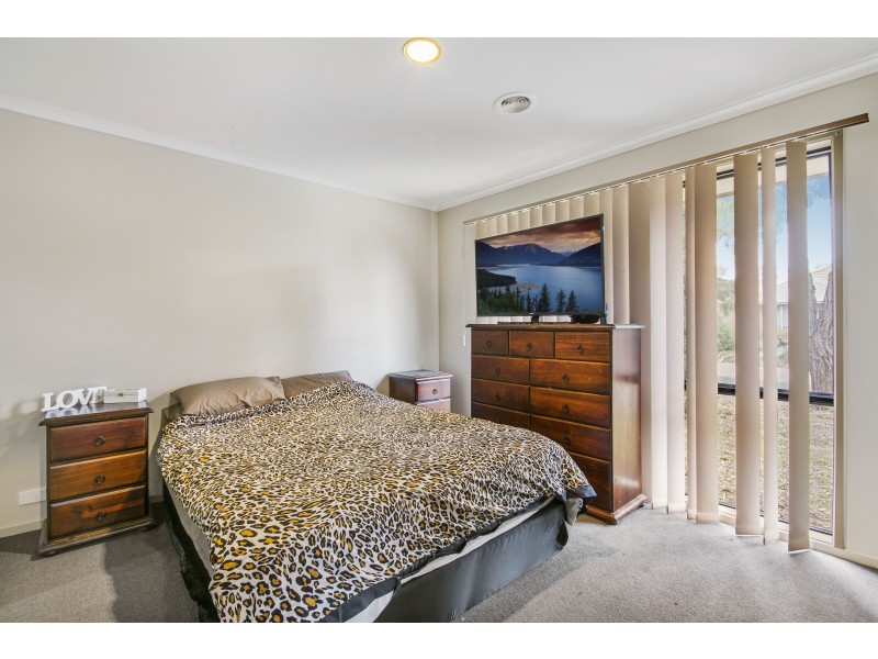 1 Saltbush Glade, Frankston VIC 3199