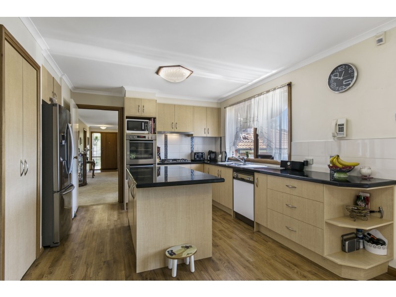 4 Cherbourg Court, Frankston VIC 3199