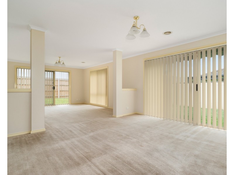 21 Clifton Park Drive, Carrum Downs VIC 3201