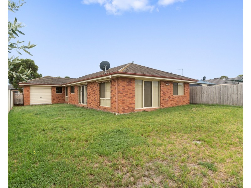 21 Clifton Park Drive, Carrum Downs VIC 3201