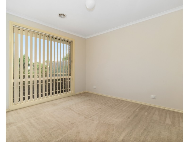 21 Clifton Park Drive, Carrum Downs VIC 3201
