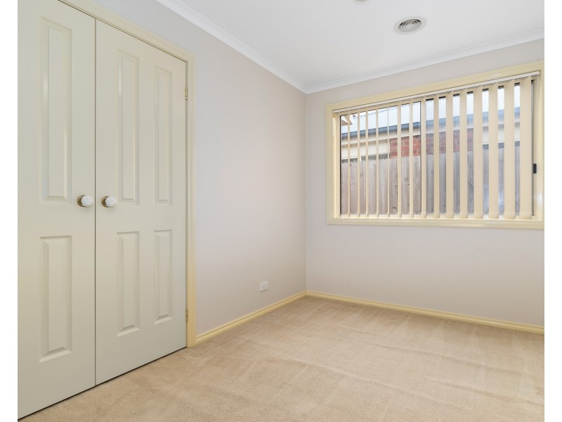 21 Clifton Park Drive, Carrum Downs VIC 3201