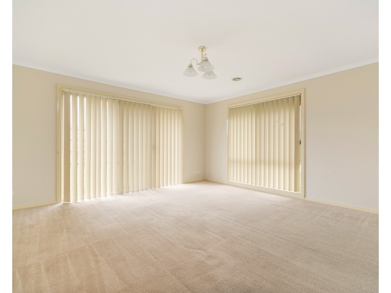 21 Clifton Park Drive, Carrum Downs VIC 3201