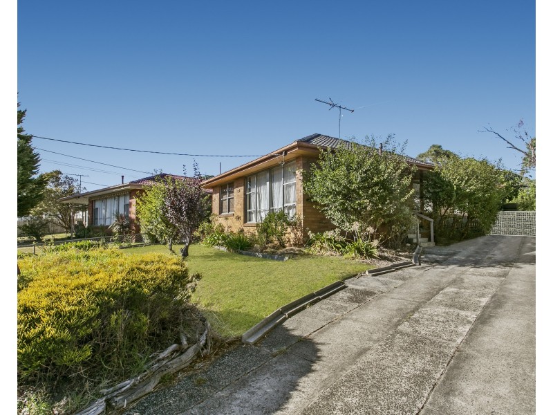 84 Rosemary Crescent, Frankston North VIC 3200