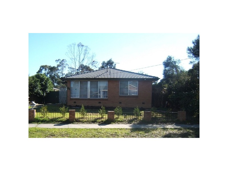 35 Bouvardia Crescent, Frankston North VIC 3200