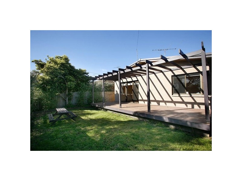 6 Charles Street, Newcomb VIC 3219