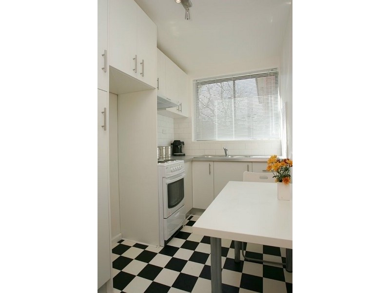 2/35 HUTCHESON STREET, Moonee Ponds VIC 3039