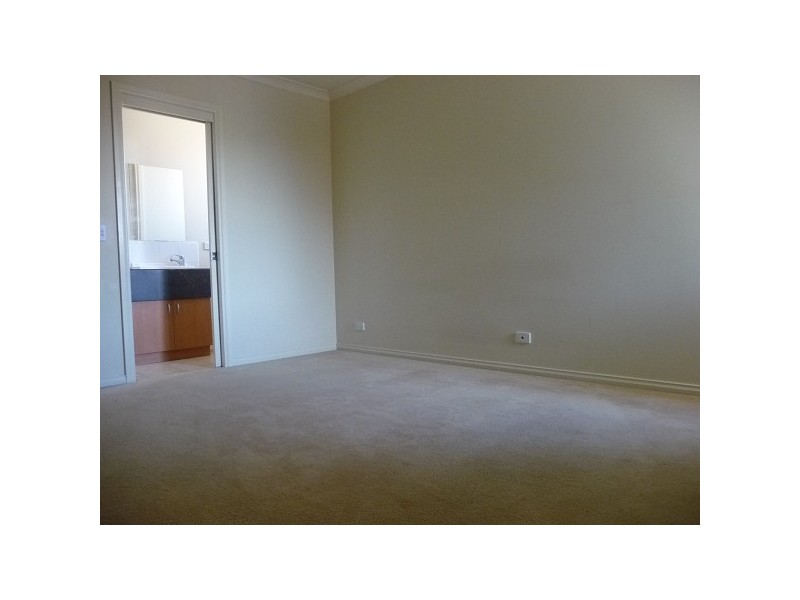 2/93 Raleigh Road, Maribyrnong VIC 3032