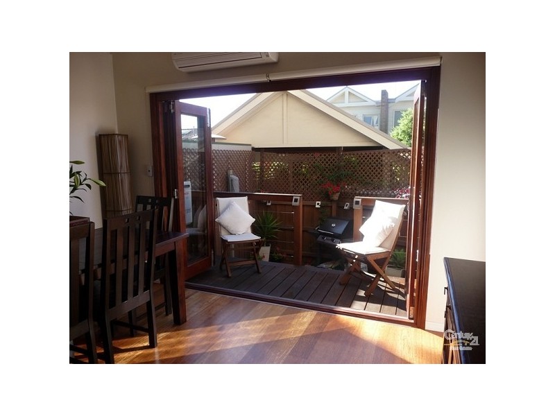 2/20 Westbourne Road, Kensington VIC 3031