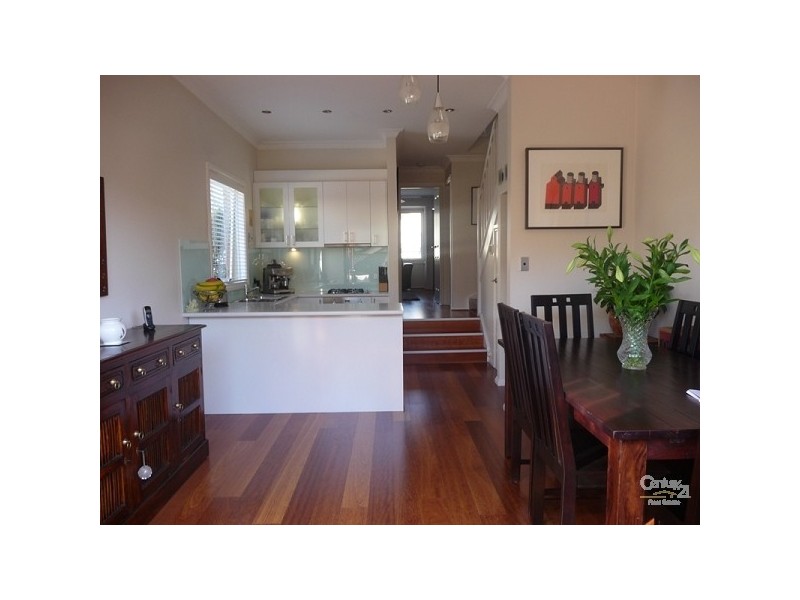 2/20 Westbourne Road, Kensington VIC 3031