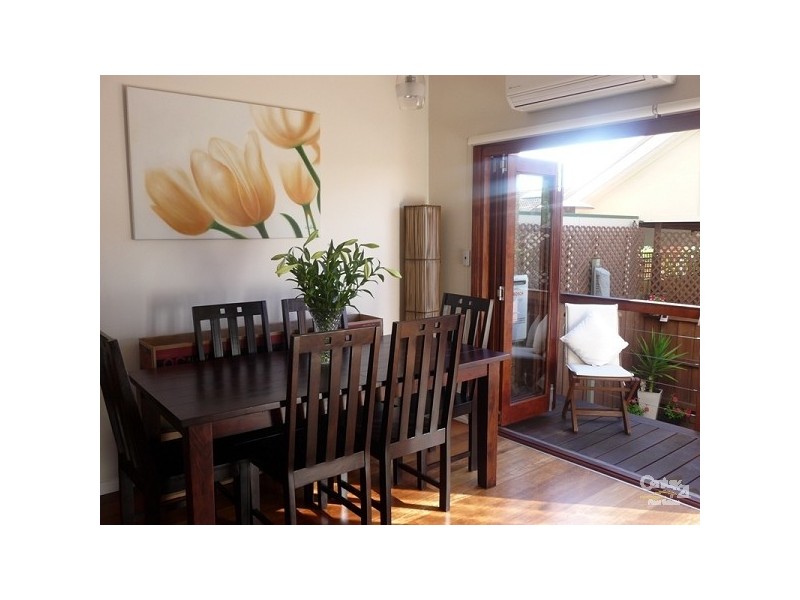 2/20 Westbourne Road, Kensington VIC 3031