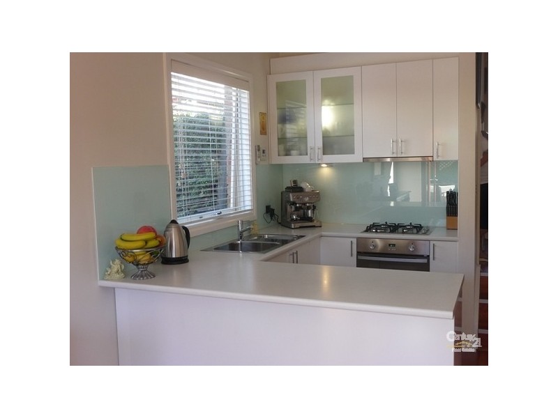 2/20 Westbourne Road, Kensington VIC 3031