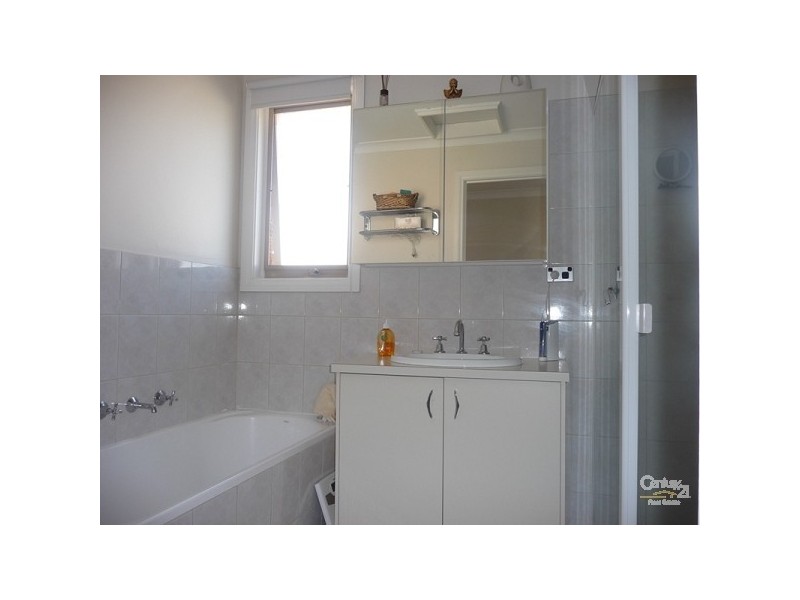 2/20 Westbourne Road, Kensington VIC 3031