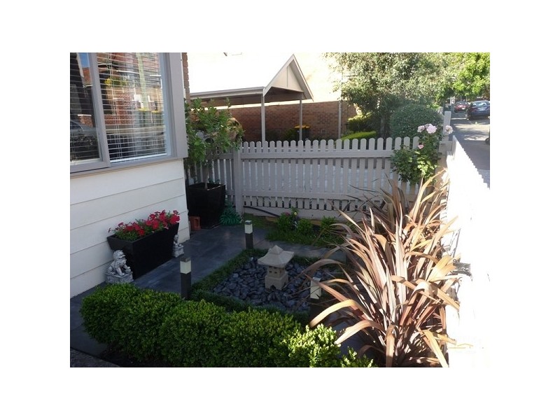 2/20 Westbourne Road, Kensington VIC 3031