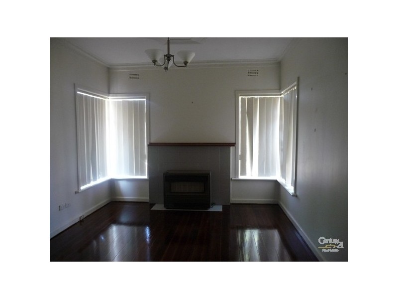 8 Warrs Road, Maribyrnong VIC 3032