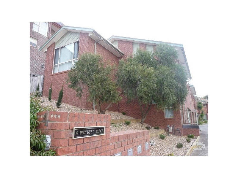 1/4 Weyburn Place, Avondale Heights VIC 3034