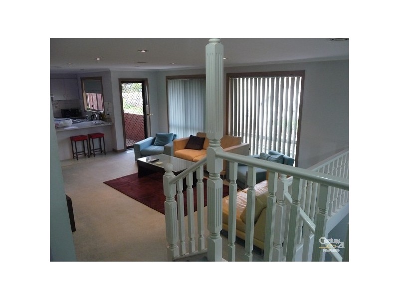 1/4 Weyburn Place, Avondale Heights VIC 3034