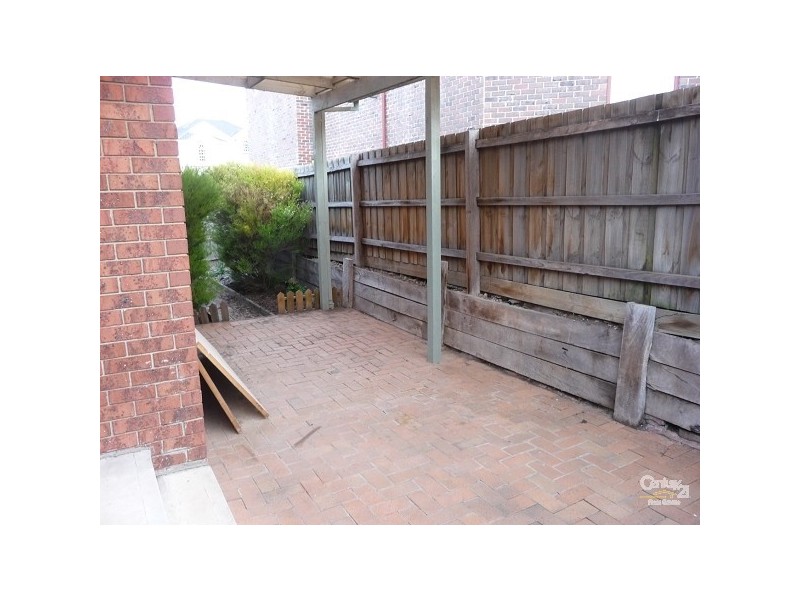 1/4 Weyburn Place, Avondale Heights VIC 3034