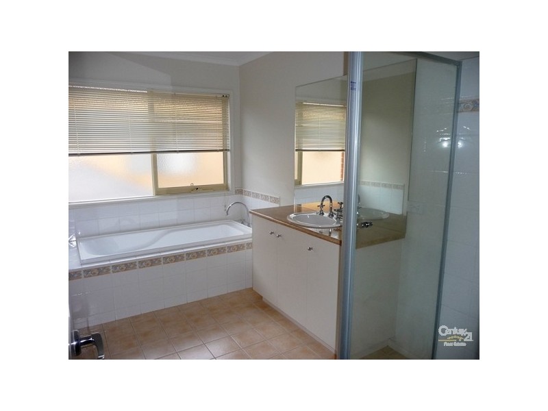 8 Bream St, Maribyrnong VIC 3032