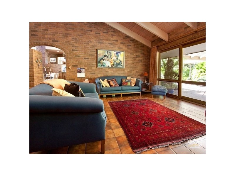 8 Meribil Close, Mount Eliza VIC 3930