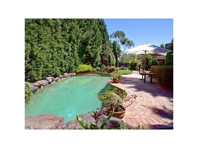 8 Meribil Close, Mount Eliza VIC 3930