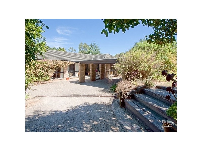 18 McGown Road, Mount Eliza VIC 3930