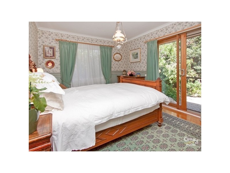 18 McGown Road, Mount Eliza VIC 3930
