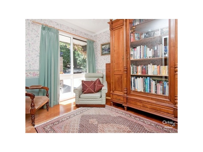 18 McGown Road, Mount Eliza VIC 3930