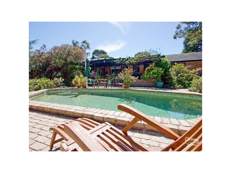 18 McGown Road, Mount Eliza VIC 3930