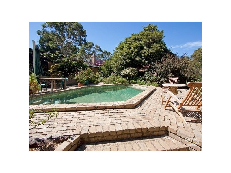 18 McGown Road, Mount Eliza VIC 3930