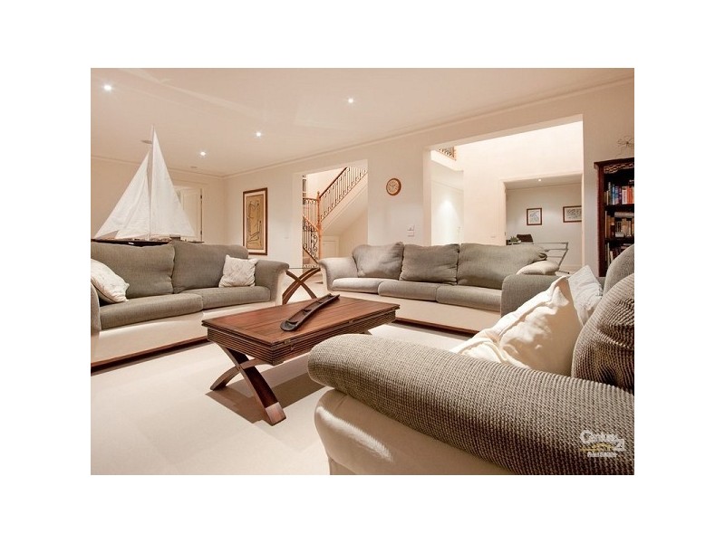 5 Lois Place, Mount Eliza VIC 3930