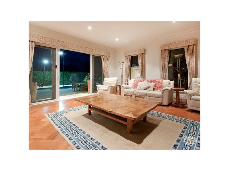 5 Lois Place, Mount Eliza VIC 3930